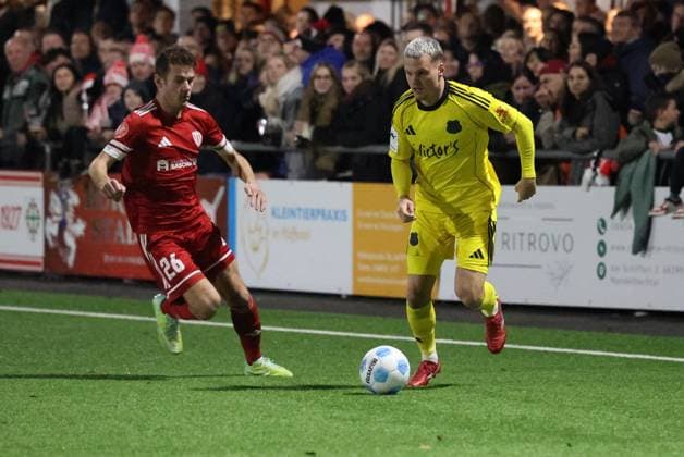 13.11.2025, Fussball, Herren, Sparkassen-Pokal Saarland, 2. Runde, Saison 2025 2026, SV Bliesmengen-Bolchen - 1. FC Saarbrücken, Oliver Schramm (SV Bliesmengen-Bolchen), Florian Pick (1. FC Saarbruecken) Bliesmengen-Bolchen Burgwegstadion Saarland Deutschland (DE) Copyright: xSebastianxBachx