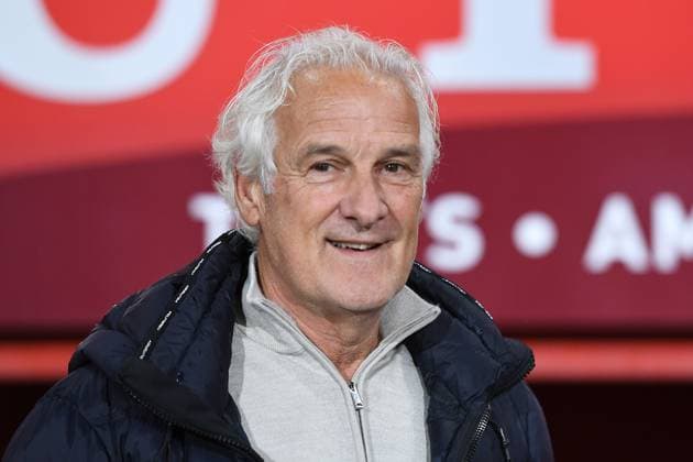 Fußball Jubiläumsspiel FC Twente Enschede - FC Schalke 04 am 13.11.2025 im Stadion De Grolsch Veste in Enschede Fred Rutten ( Trainer Cheftrainer Eindhoven ) *** Soccer anniversary match FC Twente Enschede FC Schalke 04 on 13 11 2025 at Stadion De Grolsch Veste in Enschede Fred Rutten Coach Head Coach Eindhoven xRx