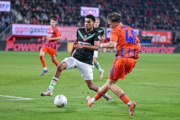 13.11.2025, Fussball, Testspiel, Saison 2025 2026, Twente Enschede - FC Schalke 04, Torchance: Paul Pöpperl (FC Schalke 04) xRHR-FOTO YYx Copyright: KROEGER RHR-FOTOx RHR-FOTO YY