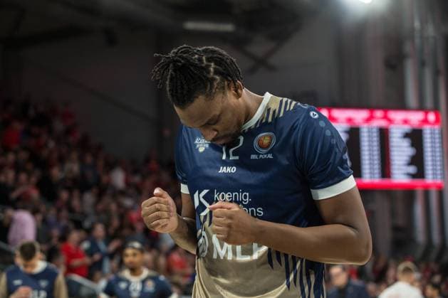 Bamberg, Deutschland 13. November 2025: BBL Pokal - 2025 2026 - 1 4 Finale - BMA365 Bamberg Baskets vs. MLP Academics Heidelberg Im Bild: Osun Osunniyi (Heidelberg) Brose Arena Bayern Copyright: xFotostandx xK.xSchmittx