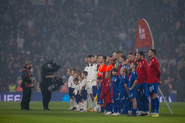 Football - FIFA World Cup, WM, Weltmeisterschaft, Fussball 2026 Qualifying - Group K - England v Serbia LONDON, ENGLAND - Thursday, November 13, 2025: England and Serbia players line up for their respective anthems before the FIFA World Cup 2026 Qualifying Group K match between England and Serbia at Wembley Stadium. (Photo by David Rawcliffe Propaganda) LONDON Wembley Stadium GREATER LONDON ENGLAND  Copyright: xDavidxRawcliffex P2025-11-13-England_Serbia-3