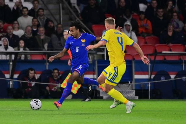 FOOTBALL : France vs Ukraine - Qualifications Europeennes - 13 11 2025 Jules Kounde ( 5 - France ) and Oleksandr Svatok ( 4 - Ukraine ) during the UEFA European Qualifiers match between France and Ukraine at Parc des Princes on November 13, 2025 in Paris, France. ( Photo by Federico Pestellini PsnewZ ) - ParisFrance  Copyright: xFedericoxPestellinix