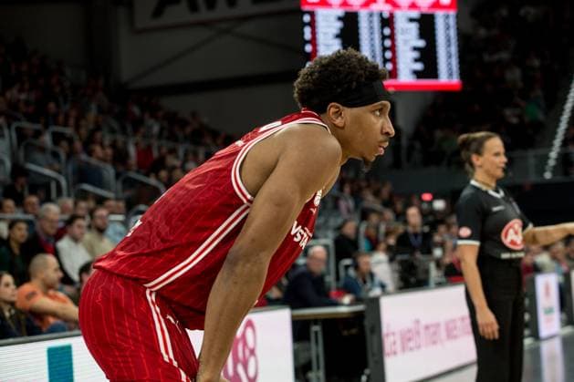 Bamberg, Deutschland 13. November 2025: BBL Pokal - 2025 2026 - 1 4 Finale - BMA365 Bamberg Baskets vs. MLP Academics Heidelberg Im Bild: Demarcus Demonia (Bamberg) steht fokusiert auf dem Spielfeld Brose Arena Bayern Copyright: xFotostandx xK.xSchmittx