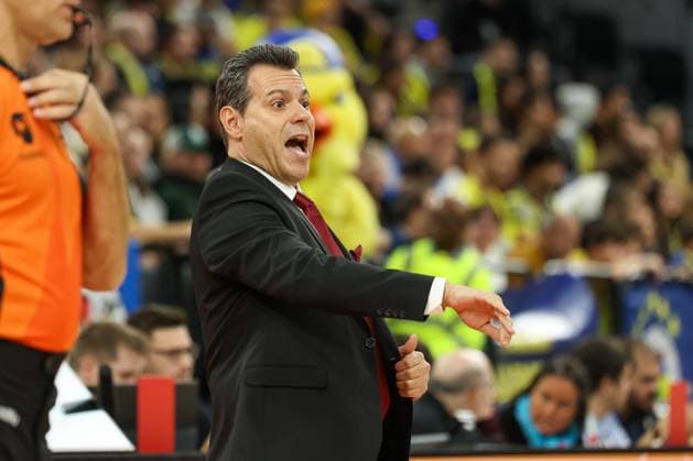 Dimitris Itoudis (Hapoel IBI Tel Aviv, Cheftrainer) gestikuliert, GER, Fenerbahce Beko Istanbul vs. Hapoel IBI Tel Aviv, Basketball, Euroleague, 11. Spieltag, Saison 2025 2026, 13.11.2025, GER, Fenerbahce Beko Istanbul vs. Hapoel IBI Tel Aviv, Basketball, Euroleague, 11. Spieltag, Saison 2025 2026, 13.11.2025 Muenchen Copyright: xEibner-Pressefoto JennixMaulx EP_JML