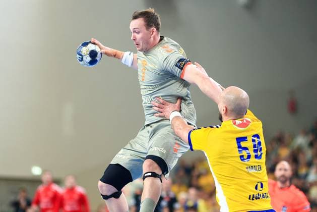 2025.11.13 Kielce Pilka reczna , Liga Mistrzow EHF , sezon 2025 26 Industria Kielce - Aalborg Handbold N z Sander Sagosen , Artsem Karalek Foto Tomasz Fafara PressFocus 2025.11.13 Kielce Handball , EHF Champions League , 2025 2026 season Industria Kielce - Aalborg Handbold Sander Sagosen , Artsem Karalek Credit: Tomasz Fafara PressFocus NEWSPIX.PL --- newspix.pl 