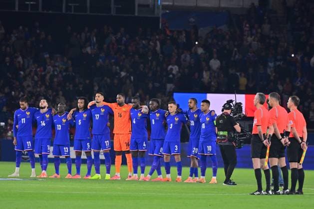 FOOTBALL : France vs Ukraine - Qualifications Europeennes - 13 11 2025 France players commemorate the tenth anniversary of the November 13, 2015 attacks during the UEFA European Qualifiers match between France and Ukraine at Parc des Princes on November 13, 2025 in Paris, France. ( Photo by Federico Pestellini PsnewZ ) - ParisFrance  Copyright: xFedericoxPestellinix