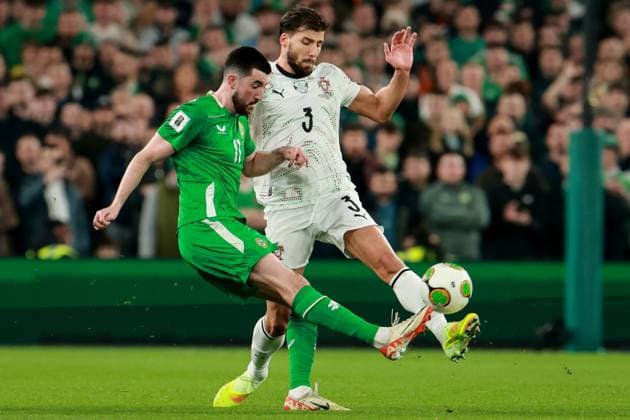 2026 FIFA World Cup, WM, Weltmeisterschaft, Fussball Qualifier Group F, Aviva Stadium, Dublin 13 11 2025 Republic of Ireland vs Portugal Ireland s Finn Azaz in action with Portugal s Ruben Dias Finn Azaz in action with Ruben Dias 13 11 2025  Copyright: x INPHO MorganxTreacyx 0U6A0577