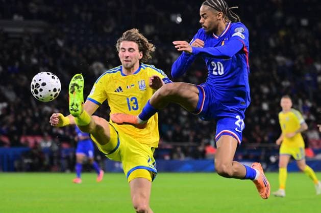 FOOTBALL : France vs Ukraine - Qualifications Europeennes - 13 11 2025 Illia Zabarnyi ( 13 - Ukraine ) and Bradley Barcola ( 20 - France ) during the UEFA European Qualifiers match between France and Ukraine at Parc des Princes on November 13, 2025 in Paris, France. ( Photo by Federico Pestellini PsnewZ ) - ParisFrance  Copyright: xFedericoxPestellinix