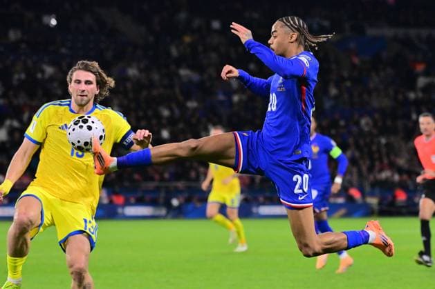 FOOTBALL : France vs Ukraine - Qualifications Europeennes - 13 11 2025 Illia Zabarnyi ( 13 - Ukraine ) and Bradley Barcola ( 20 - France ) during the UEFA European Qualifiers match between France and Ukraine at Parc des Princes on November 13, 2025 in Paris, France. ( Photo by Federico Pestellini PsnewZ ) - ParisFrance  Copyright: xFedericoxPestellinix