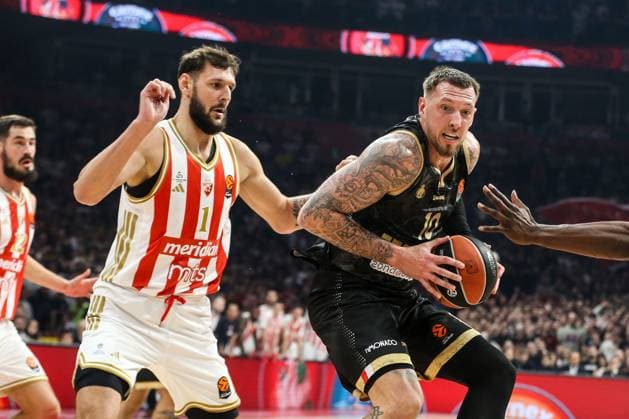 Basketball, EuroLeague, Roter Stern Belgrad - AS Monaco Crvena zvezda v Monaco - Euroleague BELGRADE, SERBIA - NOVEMBER 13: Daniel Theis (10) of Monaco in action against Uros Plavsic (1) of Crvena zvezda during the Euroleague Week 11 basketball match between Crvena zvezda and Monaco at the Belgrade Arena in Belgrade, Serbia on November 13, 2025. Filip Stevanovic Anadolu Belgrade Serbia. Editorial use only. Please get in touch for any other usage.  Copyright: x2025xAnadoluxFilipxStevanovicx