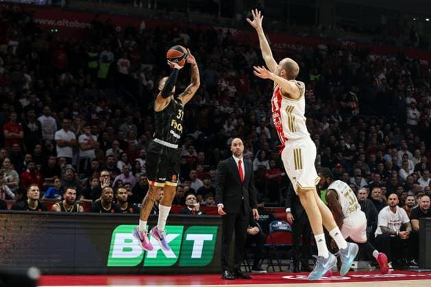 Basketball, EuroLeague, Roter Stern Belgrad - AS Monaco Crvena zvezda v Monaco - Euroleague BELGRADE, SERBIA - NOVEMBER 13: Matthew Strazel (32) of Monaco in action during the Euroleague Week 11 basketball match between Crvena zvezda and Monaco at the Belgrade Arena in Belgrade, Serbia on November 13, 2025. Filip Stevanovic Anadolu Belgrade Serbia. Editorial use only. Please get in touch for any other usage.  Copyright: x2025xAnadoluxFilipxStevanovicx