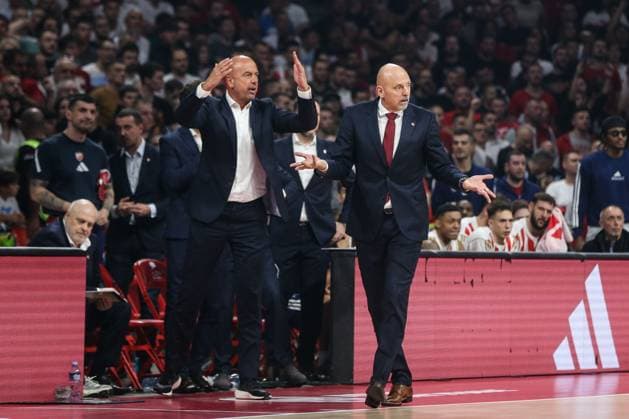 Basketball, EuroLeague, Roter Stern Belgrad - AS Monaco Crvena zvezda v Monaco - Euroleague BELGRADE, SERBIA - NOVEMBER 13: Head Coach Sasa Obradovic (R) of Crvena zvezda gestures during the Euroleague Week 11 basketball match between Crvena zvezda and Monaco at the Belgrade Arena in Belgrade, Serbia on November 13, 2025. Filip Stevanovic Anadolu Belgrade Serbia. Editorial use only. Please get in touch for any other usage.  Copyright: x2025xAnadoluxFilipxStevanovicx
