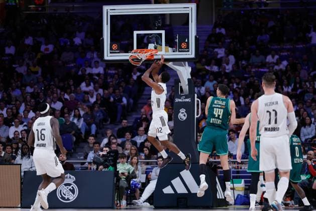 Basketball, EuroLeague, Real Madrid - Panathinaikos Athen November 13, 2025, Madrid, Madrid, Spain: Theo Maledon of Real Madrid in action during the Turkish Airlines Euroleague 2025 26, Regular Season Round 11 match played between Real Madrid and Panathinaikos AKTOR Athens at Movistar Arena on November 13, 2025 in Madrid, Spain. Madrid Spain - ZUMAa181 20251113_zaa_a181_262 Copyright: xDennisxAgyemanx