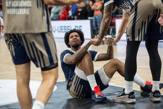 Bamberg, Deutschland 13. November 2025: BBL Pokal - 2025 2026 - 1 4 Finale - BMA365 Bamberg Baskets vs. MLP Academics Heidelberg Im Bild: Marcus Weathers (Heidelberg) gestikuliert enttäuscht am Boden Brose Arena Bayern Copyright: xFotostandx xK.xSchmittx