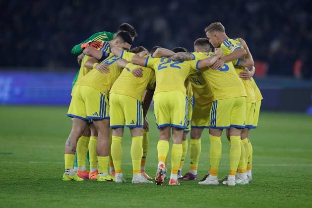 PARIS, FRANCE - 13 NOVEMBER 2025: Team Ukraine make a circle before the football match between European Qualifiers for the 2026 FIFA World Cup, WM, Weltmeisterschaft, Fussball WM, Weltmeisterschaft, Fussball, France and Ukraine at Parc des Princes Copyright: AntonioxBorga