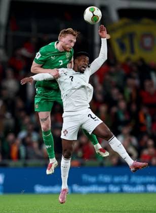 2026 FIFA World Cup, WM, Weltmeisterschaft, Fussball Qualifier Group F, Aviva Stadium, Dublin 13 11 2025 Republic of Ireland vs Portugal Ireland s Liam Scales in action with Portugal s NÃ Liam Scales in action with NÃ lson Semedo 13 11 2025  Copyright: x INPHO NickxElliottx IMG_8974