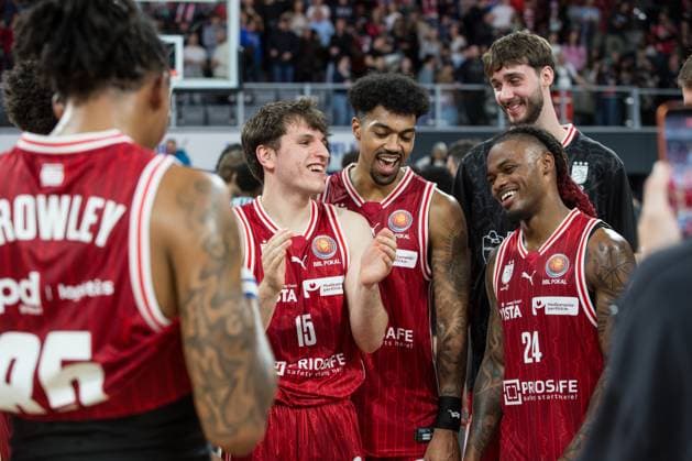 Bamberg, Deutschland 13. November 2025: BBL Pokal - 2025 2026 - 1 4 Finale - BMA365 Bamberg Baskets vs. MLP Academics Heidelberg Im Bild: Brose Arena Bayern Copyright: xFotostandx xK.xSchmittx