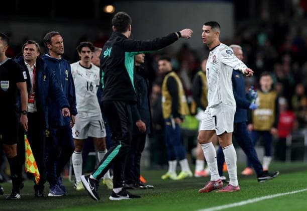 2026 FIFA World Cup, WM, Weltmeisterschaft, Fussball Qualifier Group F, Aviva Stadium, Dublin 13 11 2025 Republic of Ireland vs Portugal Portugal s Cristiano Ronaldo leaves the field after receiving a red card Cristiano Ronaldo leaves the field after receiving a red card 13 11 2025  Copyright: x INPHO NickxElliottx IMG_0227