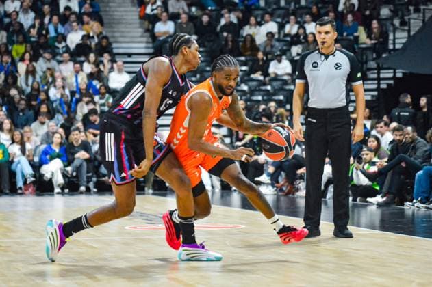 BASKET : Paris Basketball vs Valence Basket Club - Euroligue - JournÃ e 11 - 13 11 25 Jean Montero (Valence BC) ParisFrance  Copyright: xBaptistexAutissierx
