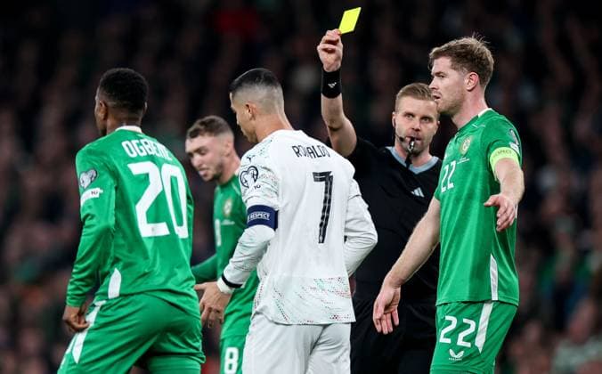 2026 FIFA World Cup, WM, Weltmeisterschaft, Fussball Qualifier Group F, Aviva Stadium, Dublin 13 11 2025 Republic of Ireland vs Portugal Portugal s Cristiano Ronaldo receives a yellow card ahead of it being upgraded to a red card Cristiano Ronaldo receives a yellow card ahead of it being upgraded to a red card 13 11 2025  Copyright: x INPHO NickxElliottx IMG_9343