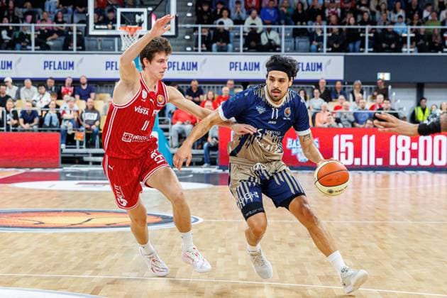 Richard Balint (BMA365 Bamberg Baskets, 11), Erol Ersek (MLP Academics Heidelberg, 11), BMA365 Bamberg Baskets vs. MLP Academics Heidelberg, Basketball, BBL Pokal, Viertelfinale, 13.11.2025 BMA365 Bamberg Baskets vs. MLP Academics Heidelberg, Basketball, BBL Pokal, Viertelfinale, 13.11.2025 Bamberg Copyright: xEibner-Pressefoto G.xSantemizx EP_EER