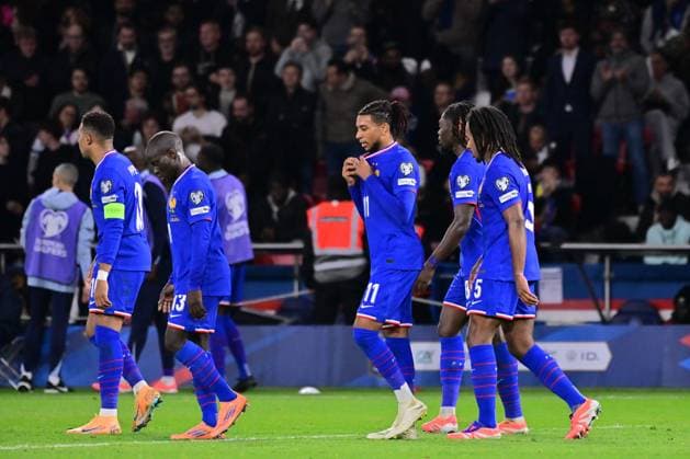 Fußball, WM Quali, Frankreich - Ukraine FOOTBALL : France vs Ukraine - Qualifications Europeennes - 13 11 2025 Michael Olise ( 11 - France ) celebrates with teammates during the UEFA European Qualifiers match between France and Ukraine at Parc des Princes on November 13, 2025 in Paris, France. ( Photo by Federico Pestellini PsnewZ ) - ParisFrance  Copyright: xFedericoxPestellinix
