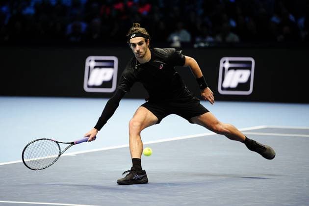 Italy s Lorenzo Musetti returns the ball to Spain s Carlos Alcaraz during the singles tennis match of the ATP, Tennis Herren World Tour Finals at the Inalpi Arena in Turin, Italy - Thursday, Nov. 13, 2025. -  Copyright: xMarcoxAlpozzi LaPressex