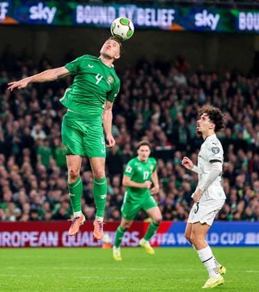 2026 FIFA World Cup, WM, Weltmeisterschaft, Fussball Qualifier Group F, Aviva Stadium, Dublin 13 11 2025 Republic of Ireland vs Portugal Ireland s Dara O Shea and Portugal s Vitinha Dara O Shea and Vitinha 13 11 2025  Copyright: x INPHO RyanxByrnex RB1_6211