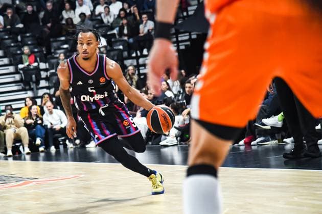 BASKET : Paris Basketball vs Valence Basket Club - Euroligue - JournÃ e 11 - 13 11 25 Justin Robinson (Paris Basketball) ParisFrance  Copyright: xBaptistexAutissierx
