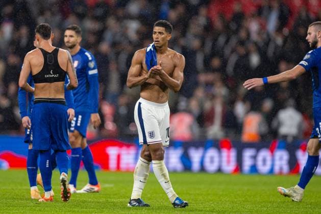Football - FIFA World Cup, WM, Weltmeisterschaft, Fussball 2026 Qualifying - Group K - England v Serbia LONDON, ENGLAND - Thursday, November 13, 2025: England s Jude Bellingham applauds the supporters after the FIFA World Cup 2026 Qualifying Group K match between England and Serbia at Wembley Stadium. (Photo by David Rawcliffe Propaganda) LONDON Wembley Stadium GREATER LONDON ENGLAND  Copyright: xDavidxRawcliffex P2025-11-13-England_Serbia-87