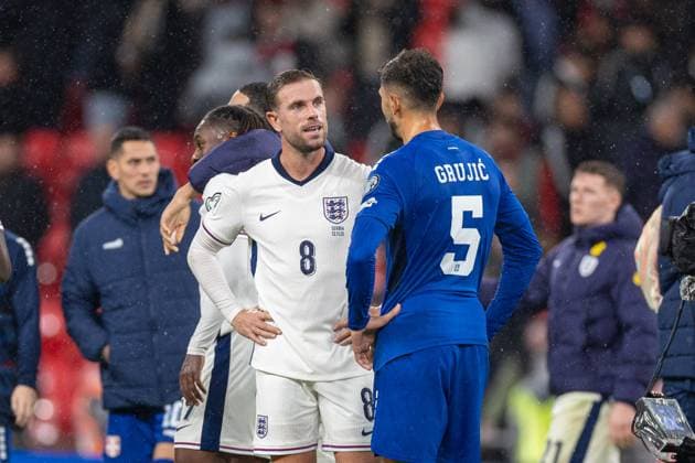 Football - FIFA World Cup, WM, Weltmeisterschaft, Fussball 2026 Qualifying - Group K - England v Serbia LONDON, ENGLAND - Thursday, November 13, 2025: England captain Jordan Henderson speaks to former Liverpool team-mate Marko GrujiÄ‡ (R) during the FIFA World Cup 2026 Qualifying Group K match between England and Serbia at Wembley Stadium. (Photo by David Rawcliffe Propaganda) LONDON Wembley Stadium GREATER LONDON ENGLAND  Copyright: xDavidxRawcliffex P2025-11-13-England_Serbia-88