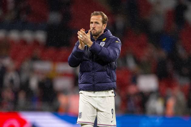 Football - FIFA World Cup, WM, Weltmeisterschaft, Fussball 2026 Qualifying - Group K - England v Serbia LONDON, ENGLAND - Thursday, November 13, 2025: England s Harry Kane applauds the supporters after the FIFA World Cup 2026 Qualifying Group K match between England and Serbia at Wembley Stadium. (Photo by David Rawcliffe Propaganda) LONDON Wembley Stadium GREATER LONDON ENGLAND  Copyright: xDavidxRawcliffex P2025-11-13-England_Serbia-89