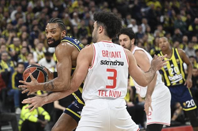 Fenerbahce Beko v Hapoel IBI - EuroLegaue MUNICH, GERMANY - NOVEMBER 13: Bryant (3) of Hapoel IBI in action during Turkish Airlines EuroLegaue week 11 basketball match between Fenerbahce Beko and Hapoel IBI at SAP Garden in Munich, Germany on November 13, 2025. Halil Sagirkaya Anadolu Munich Germany. Editorial use only. Please get in touch for any other usage.  Copyright: x2025xAnadoluxHalilxSagirkayax