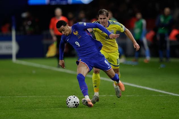 PARIS, FRANCE - 13 NOVEMBER 2025: Hugo Ekitike (France), Yehor Yarmoliuk (Ukraine) during the football match between European Qualifiers for the 2026 FIFA World Cup, WM, Weltmeisterschaft, Fussball WM, Weltmeisterschaft, Fussball, France and Ukraine at Parc des Princes Copyright: AntonioxBorga
