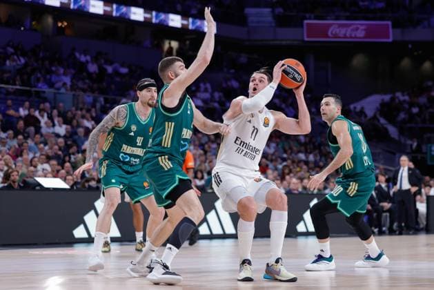 November 13, 2025, Madrid, Madrid, Spain: Mario Hezonja of Real Madrid and Nikolaos Rogkavopoulos of Panathinaikos in action during the Turkish Airlines Euroleague 2025 26, Regular Season Round 11 match played between Real Madrid and Panathinaikos AKTOR Athens at Movistar Arena on November 13, 2025 in Madrid, Spain. Madrid Spain - ZUMAa181 20251113_zaa_a181_310 Copyright: xDennisxAgyemanx