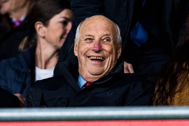251113 King Harald V of Norway ahead of the FIFA World Cup, WM, Weltmeisterschaft, Fussball Qualifier football match between Norway and Estonia on November 13, 2025 in Oslo. Photo: Marius Simensen BILDBYRAN COP 238 VG0831 bbeng estland estonia european qualifiers 2026 fifa world cup qualifiers football fotball fotboll norge norway soccer uefa world cup qualifiers vm kval vm kvalik vm-kvalifisering Copyright: MARIUSxSIMENSEN BB251113ZZ004