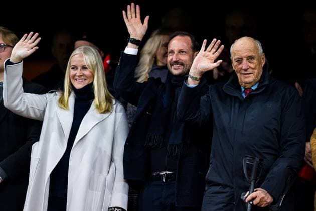251113 Crown Princess Mette Marit, Crown prince Haakon and King Harald V of Norway ahead of the FIFA World Cup, WM, Weltmeisterschaft, Fussball Qualifier football match between Norway and Estonia on November 13, 2025 in Oslo. Photo: Marius Simensen BILDBYRAN COP 238 VG0831 bbeng estland estonia european qualifiers 2026 fifa world cup qualifiers football fotball fotboll norge norway soccer uefa world cup qualifiers vm kval vm kvalik vm-kvalifisering Copyright: MARIUSxSIMENSEN BB251113ZS007
