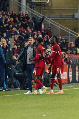 Toronto, Canada, November 13th 2025 Jesse Marsch (Head Coach of Canada) and Ali Ahmed (11 Canada) during the Men s International Friendly, Länderspiel, Nationalmannschaft game between Canada and Ecuador at BMO Field in Toronto, Canada (EDITORIAL USAGE ONLY). (Curtis Wong SPP) Copyright: xCurtisxWongx xSPPx spp-en-CuWoSp-20251103_SPP_CurtisWONG_Canada v Ecuador_006