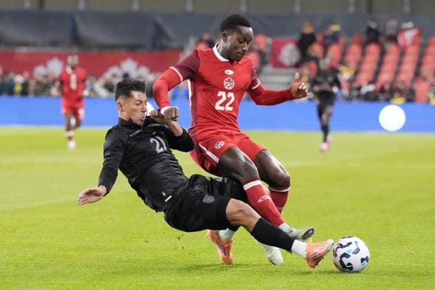 November 13, 2025, Toronto, On, CAN: Canada s Richie Laryea, right, is tackled by Ecuador s Alan Franco Palma during first half International Friendly, Länderspiel, Nationalmannschaft soccer action, in Toronto, on Thursday, November 13, 2025. Canada S Richie Laryea; Alan Franco Palma - ZUMAc35_ 20251113_zaf_c35_145 Copyright: xChrisxYoungx