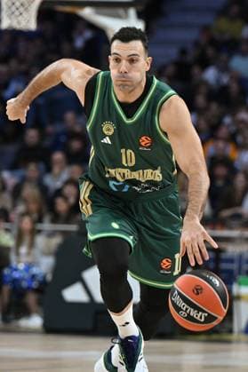 Real Madrid Vs Panathinaikos Aktor Athens in Madrid, Spain - 14 Nov 2025 Kostas Sloukas of Panathinaikos in action during the Turkish Airlines Euroleague match between Real Madrid and Panathinaikos AKTOR Athens at Movistar Arena. Final score; Panathinaikos Aktor Athen victory 77-87 Madrid Spain Copyright: xAtilanoxGarciax xSOPAxImagesx photo00266