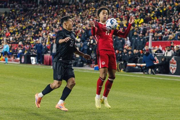 Toronto, Canada, November 13th 2025 Tajon Buchanan (17 Canada) and Alan Franco (21 Ecuador) in action during the Men s International Friendly, Länderspiel, Nationalmannschaft game between Canada and Ecuador at BMO Field in Toronto, Canada (EDITORIAL USAGE ONLY). (Curtis Wong SPP) Copyright: xCurtisxWongx xSPPx spp-en-CuWoSp-20251103_SPP_CurtisWONG_Canada v Ecuador_025