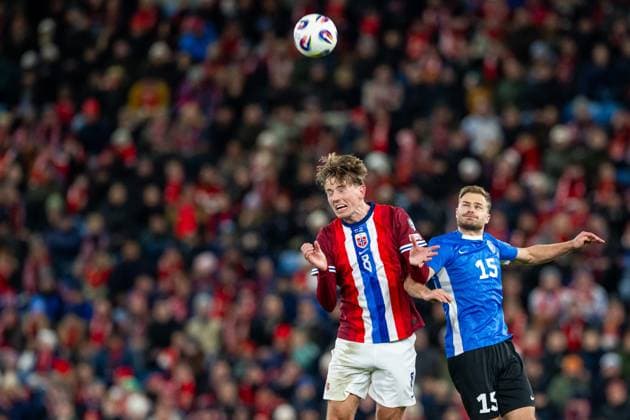 251113 Sander Berge of Norway and Rauno Sappinen of Estonia during the FIFA World Cup, WM, Weltmeisterschaft, Fussball Qualifier football match between Norway and Estonia on November 13, 2025 in Oslo. Photo: Vegard Grott BILDBYRAN kod VG VG0831 bbeng fotball football soccer fotboll fifa world cup qualifiers european qualifiers 2026 uefa world cup qualifiers vm-kvalifisering vm kvalik vm kval norge norway estland estonia Copyright: VEGARDxGRoTT BB251113VG108