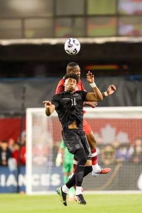 Canada v Ecuador - International Friendly, Länderspiel, Nationalmannschaft Kevin Rodriguez 11 of Ecuador battles with Kamal Miller 4 of Canada during an International Friendly match between Canada and Ecuador at BMO Field in Toronto, Ontario, Canada, on November 13, 2025. Toronto Ontario Canada  Copyright: xIndrawanxKumalax originalFilename:kumala-internat251113_npJOT.jpg