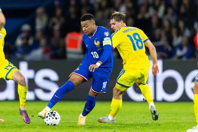 France v Ukraine - FIFA World Cup, WM, Weltmeisterschaft, Fussball 2026 Qualifier Kylian Mbappe of France (L) and Yehor Yarmolyuk of Ukraine (R) play during the 2026 World Cup qualifiers Europe zone group D football match between France and Ukraine at the Parc des Princes stadium in Paris Paris France  Copyright: xIbrahimxEzzatx originalFilename:ezzat-notitle251113_npVgG.jpg