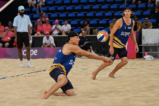 251114 Sweden™s Jacob Nilsson Holting and Elmer Andersson during their victorious first group game against Australia™s Hood Merritt during The Beach volleyball, Beachvolleyball World Championships 14 November 2025 in Adelaide, Australia. Photo: Michael Errey BILDBYRAN volleyboll volleyball beachvolley beach volleyball world championships sverige australien national team, Nationalteam sweden herr Copyright: MICHAELxERREY BB251114BB141