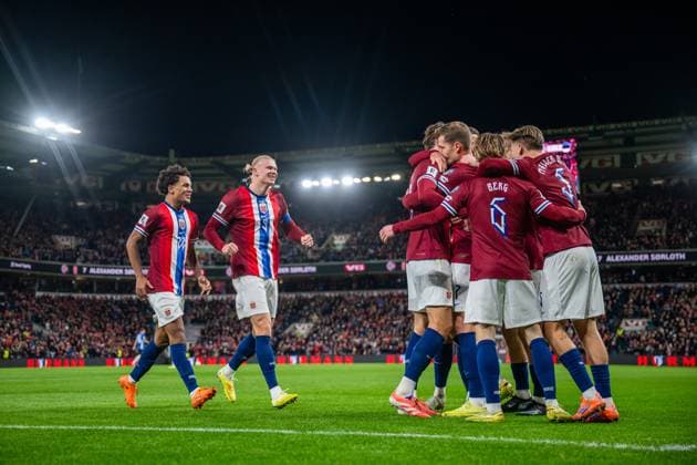 251113 Alexander Sorloth of Norway celebrates with Oscar Bobb, Erling Braut Haaland and teammates after scoring 1-0 during the FIFA World Cup, WM, Weltmeisterschaft, Fussball Qualifier football match between Norway and Estonia on November 13, 2025 in Oslo. Photo: Vegard Grott BILDBYRAN kod VG VG0831 bbeng fotball football soccer fotboll fifa world cup qualifiers european qualifiers 2026 uefa world cup qualifiers vm-kvalifisering vm kvalik vm kval norge norway estland estonia jubel *** 251113 Alexander Sorloth of Norway celebrates with Oscar Bobb, Erling Braut Haaland and teammates after scoring 1 0 during the FIFA World Cup Qualifier football match between Norway and Estonia on November 13, 2025 in Oslo Photo Vegard Grott BILDBYRAN kod VG VG0831 bbeng fotball football soccer fotboll fifa world cup qualifiers european qualifiers 2026 uefa world cup qualifiers vm kvalifisering vm kvalik vm kval norge norway estland estonia jubel  Copyright: VEGARDxGRoTT BB251113VG183