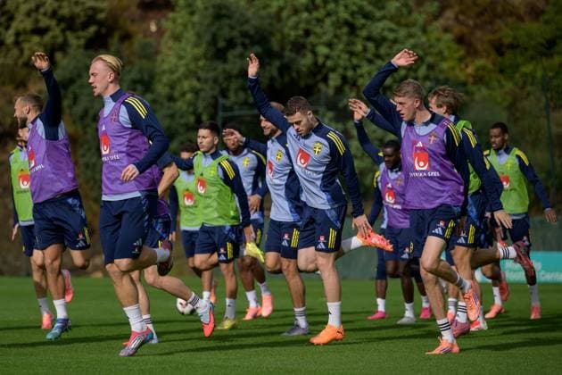 251114 Isac Lidberg, Gabriel Gudmundsson and Alexander Bernhardsson of the Swedish national football team during a training session on November 14, 2025 in Marbella. Photo: Joel Marklund BILDBYRAN kod JM JM0749 bbeng fotboll football soccer fotball vm-kval FIFA World Cup, WM, Weltmeisterschaft, Fussball qualifier träning practice training sverige sweden sverige a Copyright: JOELxMARKLUND BB251114JM001