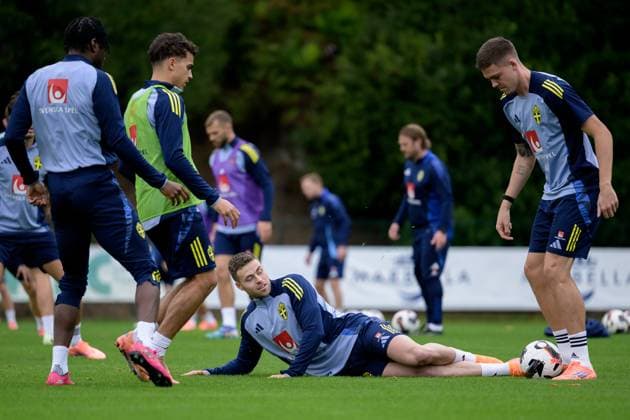 251114 Gabriel Gudmundsson of the Swedish national football team during a training session on November 14, 2025 in Marbella. Photo: Joel Marklund BILDBYRAN kod JM JM0749 bbeng fotboll football soccer fotball vm-kval FIFA World Cup, WM, Weltmeisterschaft, Fussball qualifier träning practice training sverige sweden sverige a Copyright: JOELxMARKLUND BB251114JM006