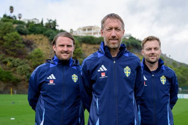 251114 Head coach Graham Potter with the assistant coaches Björn Hamberg and Sebastian Larsson of the Swedish national football team during a training session on November 14, 2025 in Marbella. Photo: Joel Marklund BILDBYRAN kod JM JM0749 bbeng fotboll football soccer fotball vm-kval FIFA World Cup, WM, Weltmeisterschaft, Fussball qualifier träning practice training sverige sweden sverige a Copyright: JOELxMARKLUND BB251114JM039