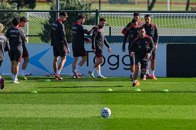 Turkiye prepares for fifth Group E match against Bulgaria ISTANBUL, TURKIYE - NOVEMBER 14: Players of Turkiye’s National Football Team train for tomorrow s match against Bulgaria in Bursa, their fifth match in Group E of the 2026 FIFA World Cup, WM, Weltmeisterschaft, Fussball European Qualifiers in Istanbul, Turkiye on November 14, 2025. Adem Kutucu Anadolu Istanbul Turkey. Editorial use only. Please get in touch for any other usage.  Copyright: x2025xAnadoluxAdemxKutucux